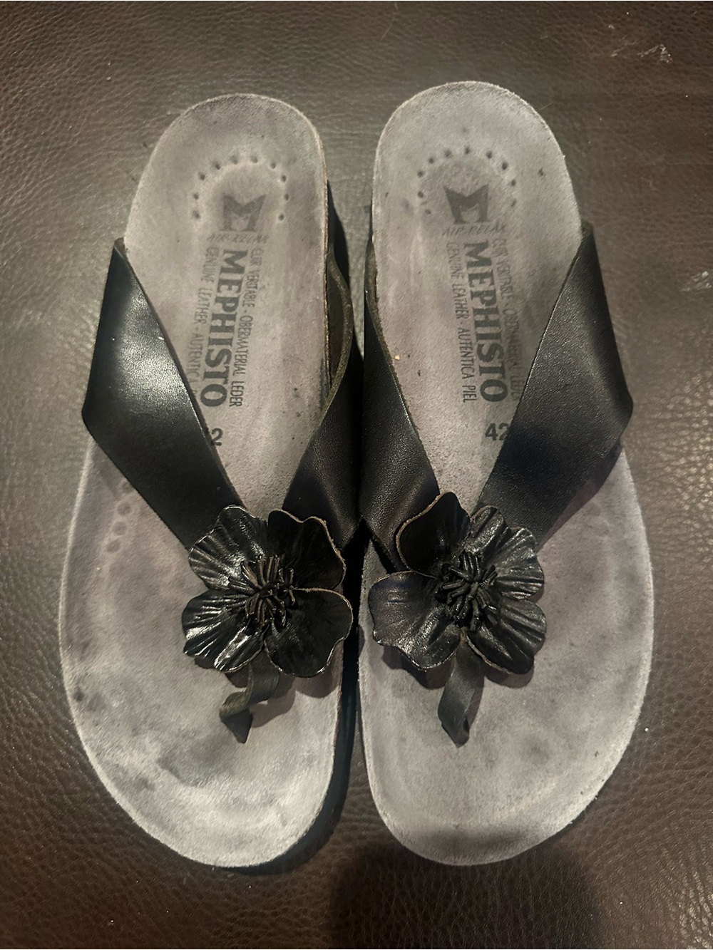 Mephisto Women's Black Floral Leather Thong Sandals